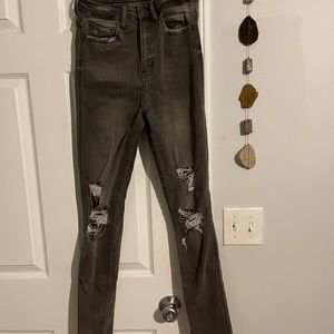 Very cute skinny jeans! Bought these from buckle and only wore a couple times.